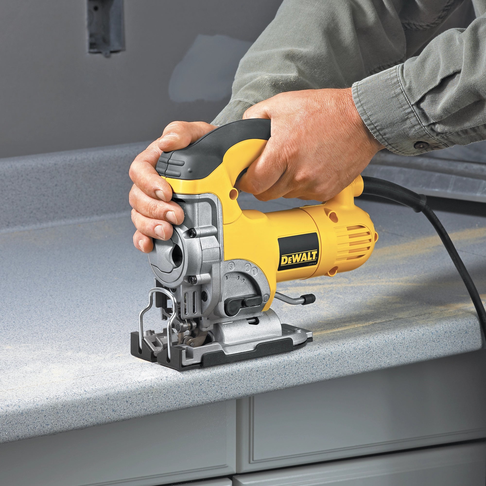 Seghetto alternativo Dewalt DW331KT-QS 701W